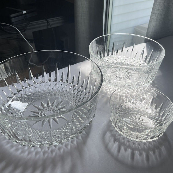 Set Of 3 Vintage  Arcoroc France Starburst Clear Glass Serving Bowls 9 8" & 5"