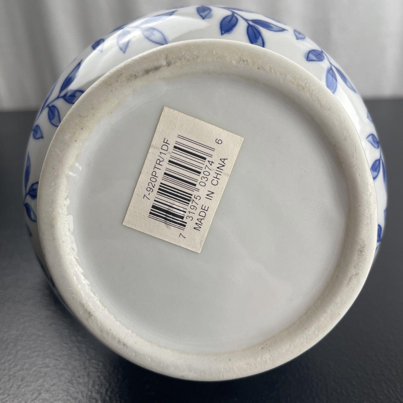 青と白の磁器製ピッチャー 7インチ、花柄、青いハンドル付き