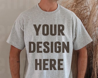 Chemise Gildan 5000 pour hommes, maquette sport, grise, tendance bohème esthétique, maquettes pour hommes, modèle homme, t-shirt sportif, t-shirt style de vie, maquette G500 gris
