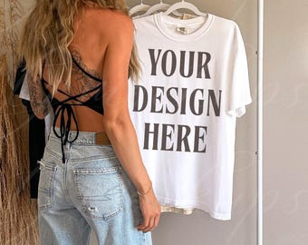 Weiß Comfort Colors 1717 Mockup, C1717 T-shirt, Lifestyle Model MockUp, Pinterest Ästhetik, trendiges Y2k Shirt, Boho Comfort Color Mockups