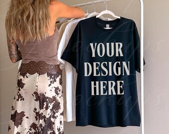 Schwarzes Gildan 5000 T-Shirt Mockup, G500 MockUp, Pinterest Ästhetik, Western Boho Mockups, Küsten Cowgirl Styled Mockups, übergroßes Tshirt