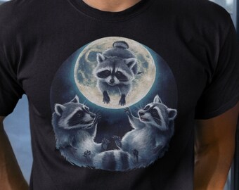 Waschbär Mond Grafik Shirt: Wunderliche Nachtlandschaft T-Shirt