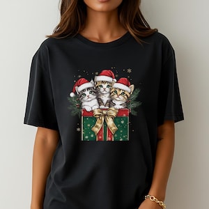 Maglietta Gattini di Natale Gatti carini con cappelli da Babbo Natale Maglietta con scatola regalo per le feste Maglietta divertente per gli amanti dei gatti Maglietta per gli amanti degli animali domestici di Natale per donne Bambini Uomini Vintage