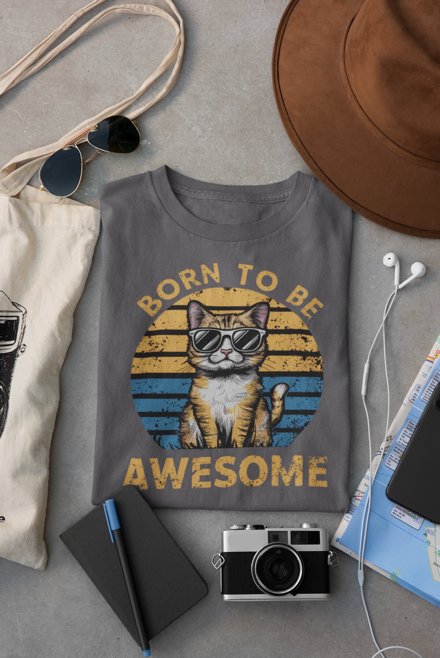 レトロな猫Tシャツ：ヴィンテージ風のダメージ加工、猫好きへのギフト 