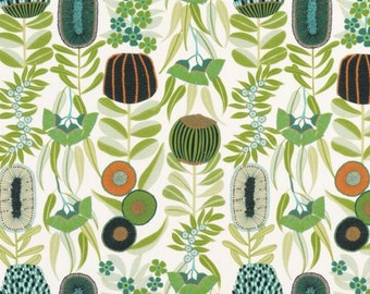 Puede incluir: Un patrón repetitivo de elementos botánicos estilizados en tonos verdes, turquesa, naranja y negro sobre un fondo crema. El diseño presenta varias formas florales y de hojas, creando un aspecto vibrante y texturizado. El tema general está inspirado en la naturaleza.