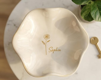 Porte-bagues personnalisé fleur de naissance pour la fête des mères, porte-bijoux personnalisé en céramique avec initiale, nom de la meilleure amie gravée, souvenir