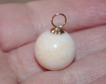 Dije colgante vintage de coral marino grande de piel de ángel relleno de oro de 14 quilates de 16 mm