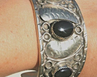 Brazalete estilo brazalete mexicano de ónix ovalado de plata esterlina de diseño vintage
