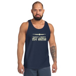 Puede incluir: Un tanque azul marino con un gráfico blanco que dice "Sweet Liberty My Arm!!" con una calavera y alas sobre el texto.