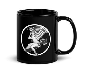 Caneca preta brilhante com arte de nariz de menina da Segunda Guerra Mundial, presentes históricos para ele, presentes na caneca, presentes do Dia D da Segunda Guerra Mundial, presentes da Segunda Guerra Mundial, caneca da Segunda Guerra Mundial, caneca de café da Segunda Guerra Mundial,