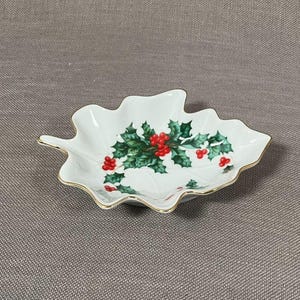 Vintage Lefton Porcelain Leaf Dish Holly #10413 Gold Trim 1995