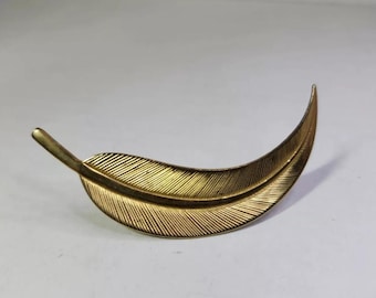 Vintage Gold Tone Leaf Brooch Pin