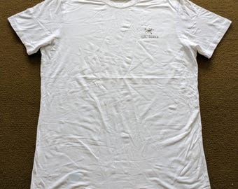 ARC’TERYX Tee White Minimal Tech Street Vintage 90's ARC'TERYX Outdoor Style T-shirt - Etsy
