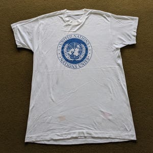 Vintage 90&#39;s UNITED NATIONS UNIES T-shirt