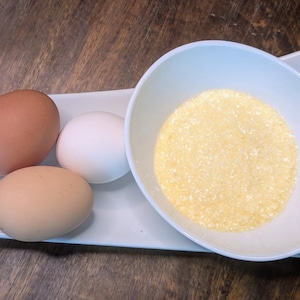 Blancs d'oeufs crus lyophilisés biologiques, de la ferme à la table, provenant de poules élevées sans cruauté. Tout naturel. Pour la cuisine, la pâtisserie, les allergies aux animaux domestiques.