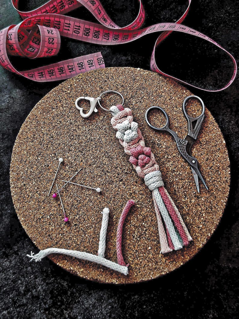 Cat Paw Macramé Keychain PDF Tutorial | 34-page DIY Guide With Step-by ...
