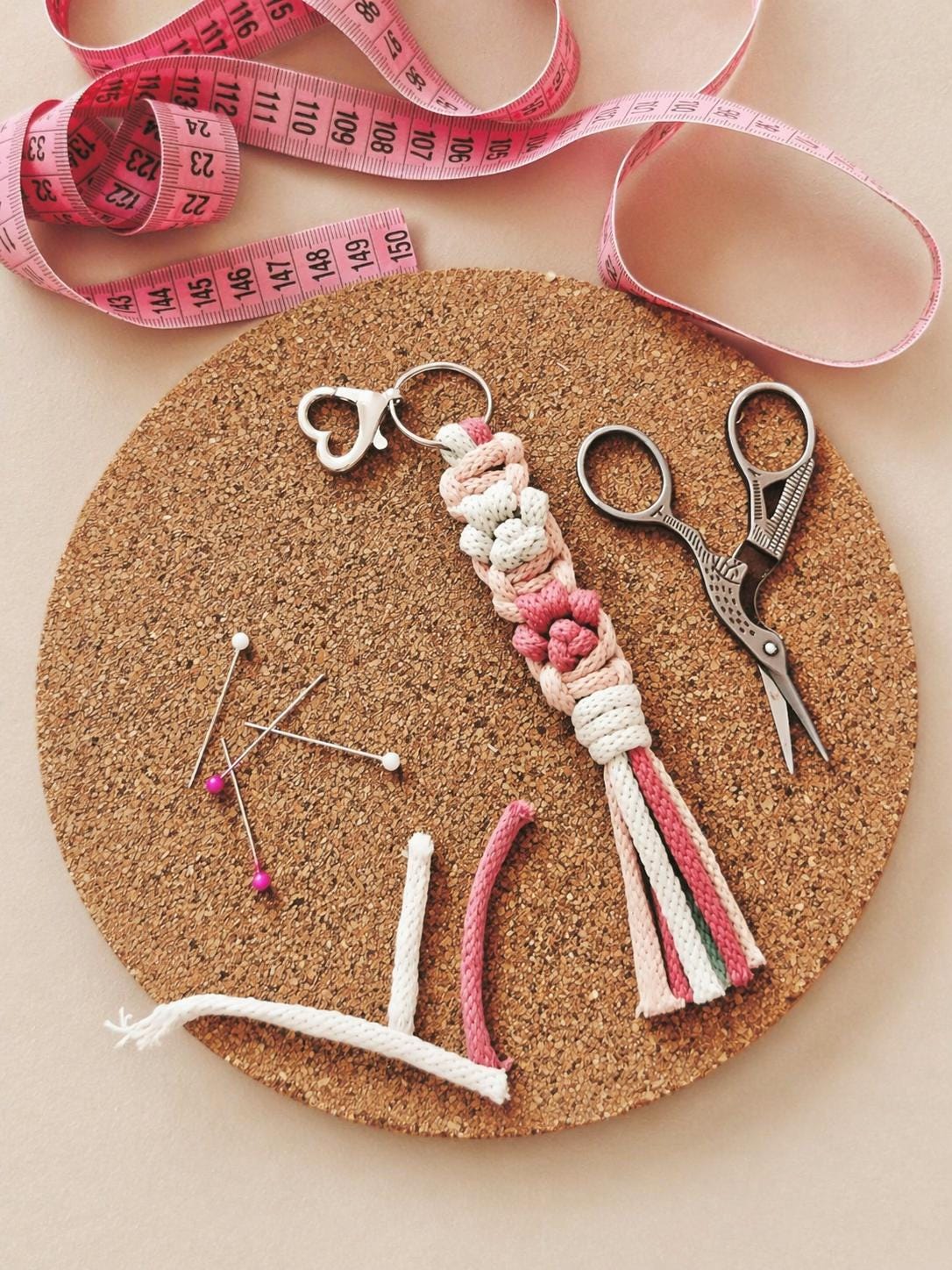 Beginner Macrame Cat Paw Keychain 58-page Tutorial | PDF Pattern