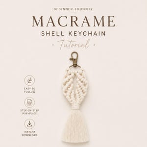 Puede incluir: Tutorial de llavero de concha de macramé en color blanco roto, con cierre metálico y borla. El texto "Beginner-Friendly Macrame Shell Keychain Tutorial" es visible. La imagen también incluye los textos "Easy to Follow", "Step-by-Step PDF Guide" y "Instant Download."