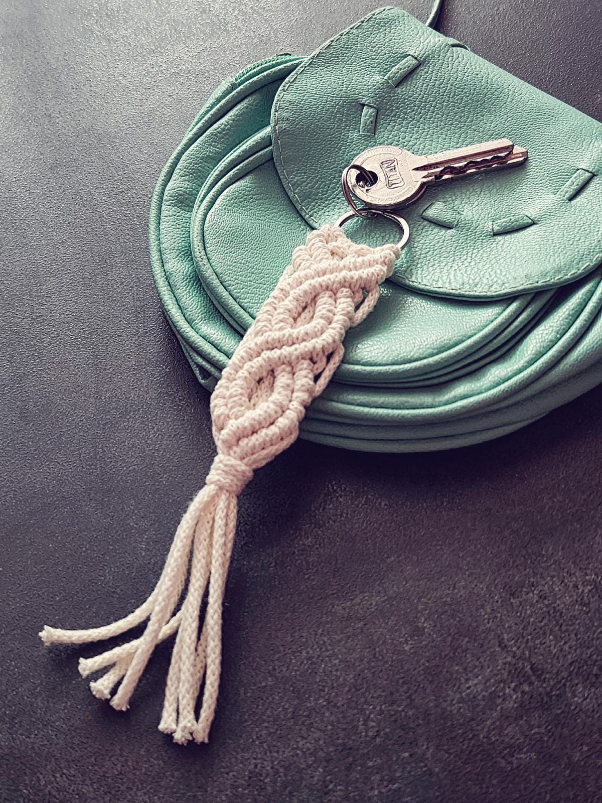 Simple Boho Macramé Keychain PDF Tutorial | 20-page DIY Guide With Step ...