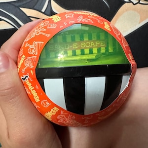 MGA&#39;s Miniverse Make it Mini Halloween Dirt Cups RARE BeetleJuice Sandworm