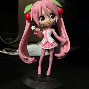 Q posket Sakura Miku Figure Statue