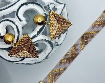 Boucles d'oreilles pendantes en or rose, perles Miyuki plaquées or 24 carats.