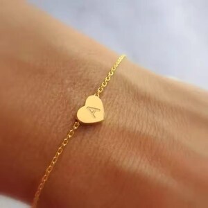 Pulsera de acero inoxidable con letra inicial Love Heart en oro o plata