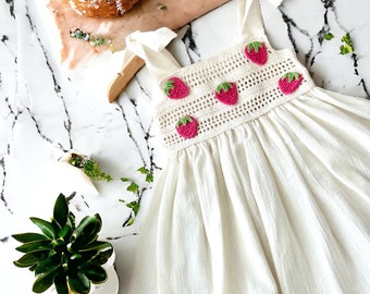 Vestido de fresa de ganchillo hecho a mano para niñas de 1 a 5 años - Vestido de algodón de verano con pinzas para el cabello adicionales - Adorable atuendo con tema de frutas