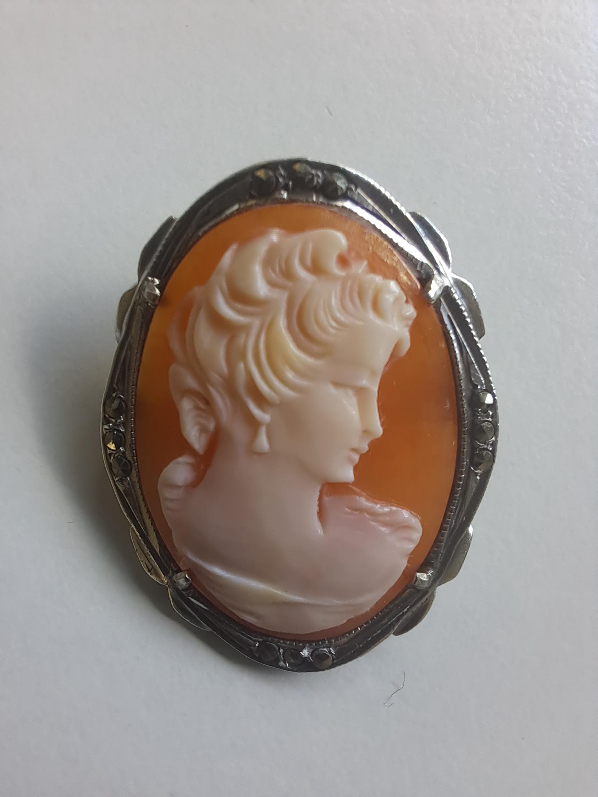 ヴィンテージシェルカメオブローチピン – 女性の横顔 – 800シルバー