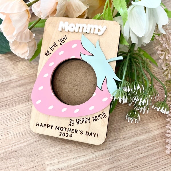 Mother’s Day Magnet | Love you berry much | we love you | Mom | Grandma | Oma | Nana | Grandkids | Picture Frame | Strawberry | Magnet