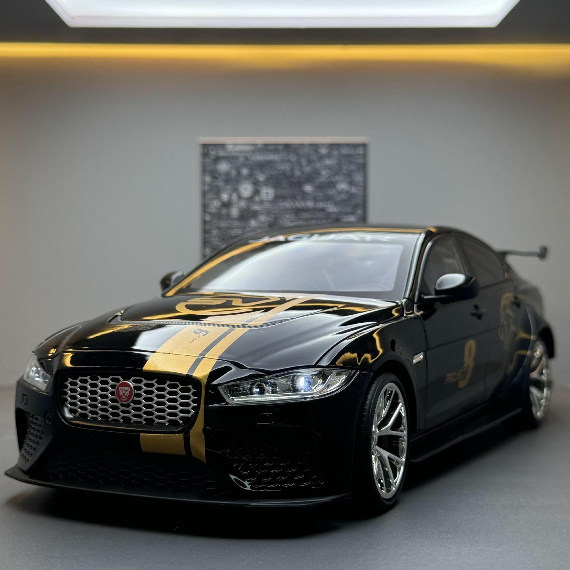 1/18 ジャガーXE プロジェクト8 Jaguar XE 1/18 Scale Jaguar XE SV Die-cast Model Car - Etsy