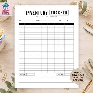 Puede incluir: Una hoja de seguimiento de inventario blanca con texto y líneas de cuadrícula negras. El encabezado dice INVENTORY TRACKER, TRACK, MANAGE, ORGANIZE. Las columnas incluyen Item ID, Item Description, Category, Qty on Hand, Unit, Unit Cost y Notes.