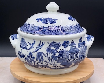 1990s Churchill China Blue Willow Covered Vegetable Dish Staffordshire England