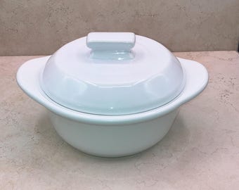PAMPERED CHEF Two Toned Stoneware Covered Casserole  Dish 3 Cup  16 B
