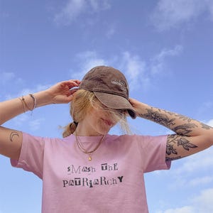 Camiseta feminista "¡Abajo el patriarcado, nena!" | Regalo para el activismo por la igualdad y el empoderamiento femenino | Algodón orgánico vegano imagen 6