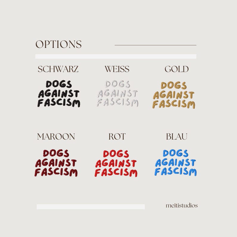 Może przedstawiać: Projekt graficzny przedstawiający sześć r&oacute;żnych opcji kolorystycznych dla projektu koszulki. Projekt zawiera napis "Dogs Against Fascism" w pogrubionym, odręcznym stylu. Kolory to czarny, biały, złoty, bordowy, czerwony i niebieski.