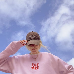 FCK MRZ Pullover – Statementtrui tegen rechtse agitatie en Merz-ideologie | Unisex streetwear met attitude | Biologisch katoen en eerlijke mode afbeelding 4