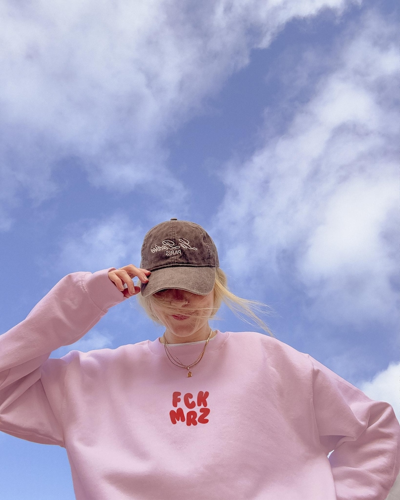 FCK MRZ Pullover – Statementtrui tegen rechtse agitatie en Merz-ideologie | Unisex streetwear met attitude | Biologisch katoen en eerlijke mode afbeelding 4
