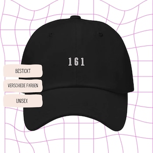 Könnte beinhalten: Eine schwarze Baseballkappe mit der Nummer "161" in weiß auf der Vorderseite gestickt. Die Kappe ist unisex und in verschiedenen Farben erhältlich.