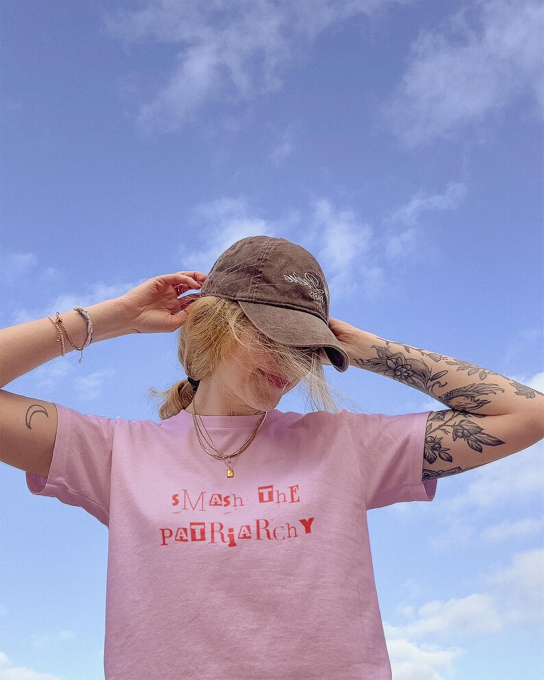 Camiseta feminista "¡Abajo el patriarcado, nena!" | Regalo para el activismo por la igualdad y el empoderamiento femenino | Algodón orgánico vegano imagen 2