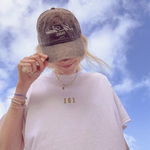 161 Maglietta ricamata Antifa | Maglietta con dichiarazione antifascista contro la discriminazione e il razzismo | Abbigliamento streetwear di sinistra per attivisti immagine 7