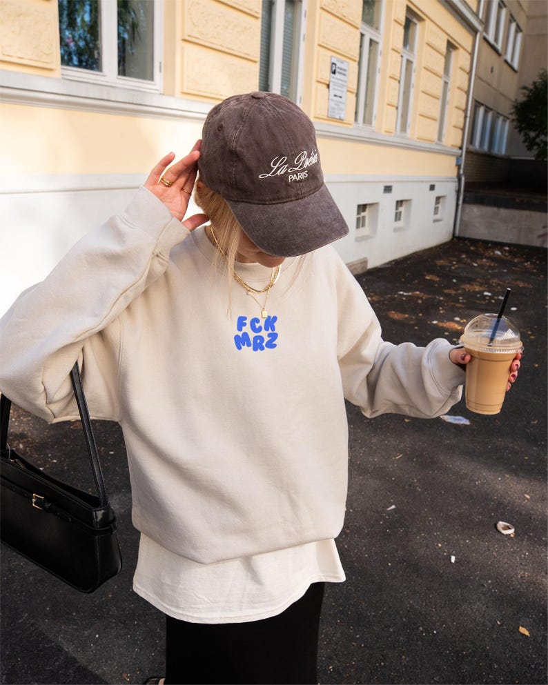 FCK MRZ Pullover – Statementtrui tegen rechtse agitatie en Merz-ideologie | Unisex streetwear met attitude | Biologisch katoen en eerlijke mode afbeelding 6