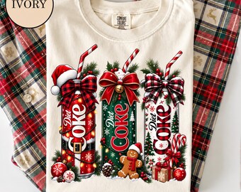 Coca-Cola Light navideña PNG, descarga digital festiva para las fiestas, envoltorio para bebida con gorro de Papá Noel
