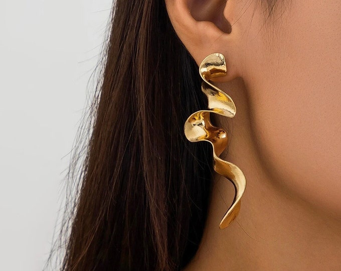 18K Gold Plated Irregular Twisted Metal Long Drop Earrings for Women Spiral Statement Earrings Geometric Silver Ear Stud - Gift for Her