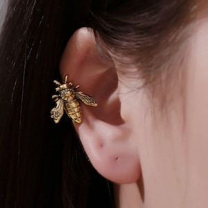 Bee Earrings Bee Ear Cuff in Silver or Gold Ear Clip for Cartilage | Bee jewellery, Insect jewellery, bug jewellery
