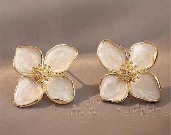 Vintage witte Hibiscus geglazuurde bloem Stud Oorbellen romantische huwelijksgeschenken voor haar groene bloem oorbel