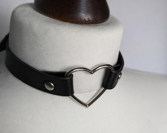 Colar gargantilha em formato de coração – Colar de couro artesanal com fivela