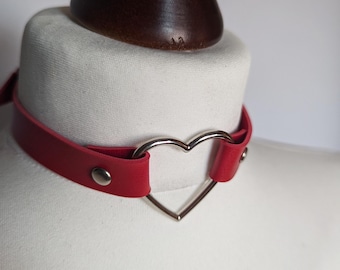 Colar gargantilha com anel de coração / Couro genuíno ou couro vegano
