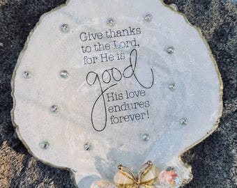 Decoupage van een sint-jakobsschelp, stranddecoratie, kunst van de kust van Maine, woondecoratie in kuststijl, kustcadeau, sieradenbakje, geloofsovertuiging, God