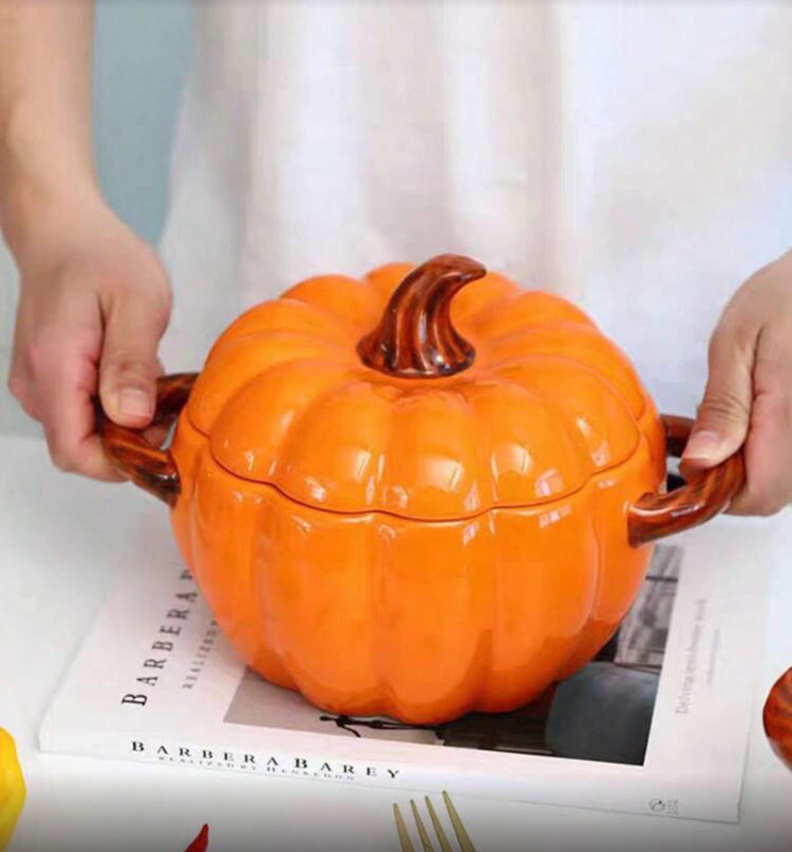 1 Ceramic Pumpkin-Shaped Soup Pot, Crowpot, Double Handles And Lids - Large Capacity For Serving, Cooking And Halloween Decorations 1 Ceramic Pumpkin-Shaped Soup Pot, Crowpot, Double Handles And Lids - Large Capacity For Serving, Cooking And Halloween Decorations